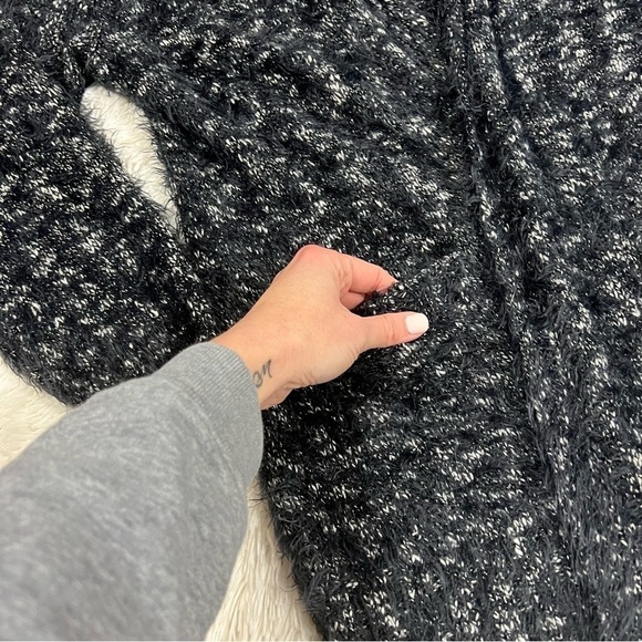 EXPRESS | Fuzzy eyelash hooded cardigan small - Picture 6 of 10